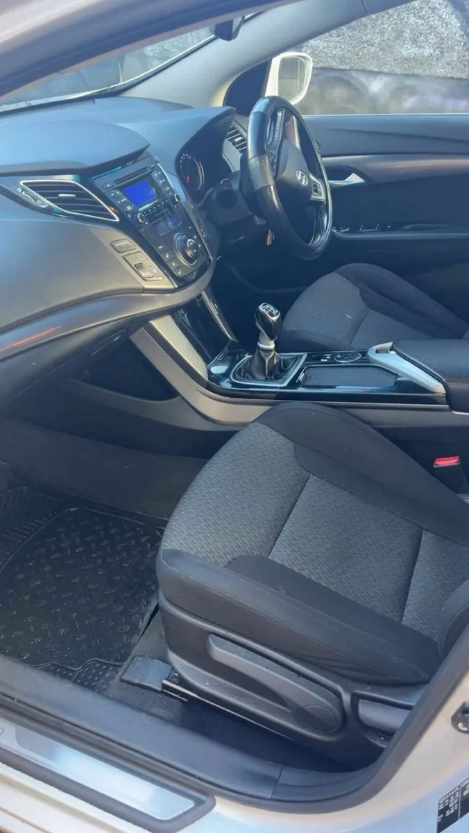 Hyundai i40 2012 - Image 2