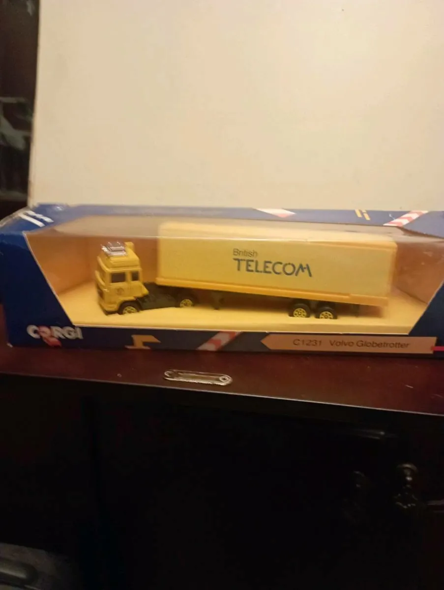 CORGI VOLVO GLOBETROOTER BRITISH TELECOM TRUCK - Image 2