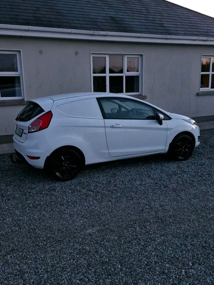 Ford Fiesta Van 1.5 Diesel 105hp - Image 3