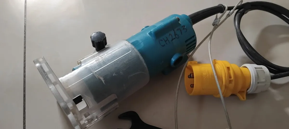 Makita 3703 Laminate Trimmer 110v - Image 2