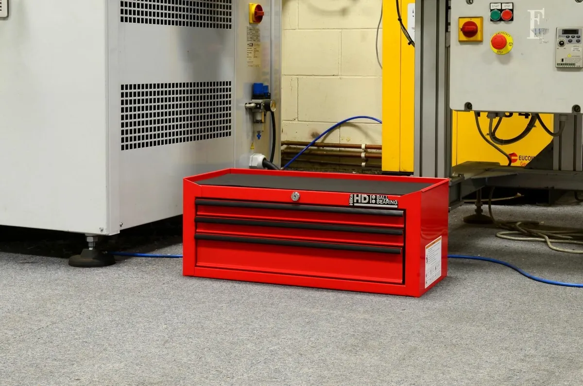 G301C3BBS - Durable 3-Drawer Tool Chest Red - Image 2