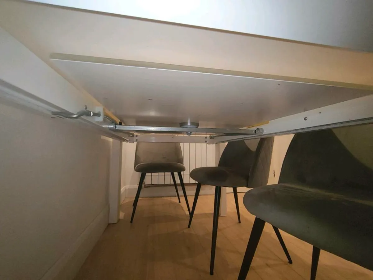 Caligaris  Quality Dining table - Image 3