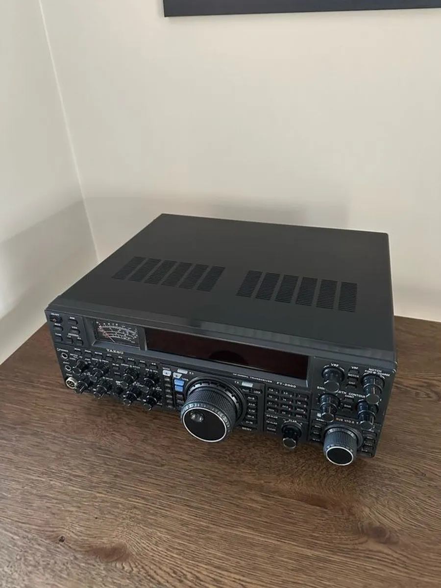 Yaesu FT 2000