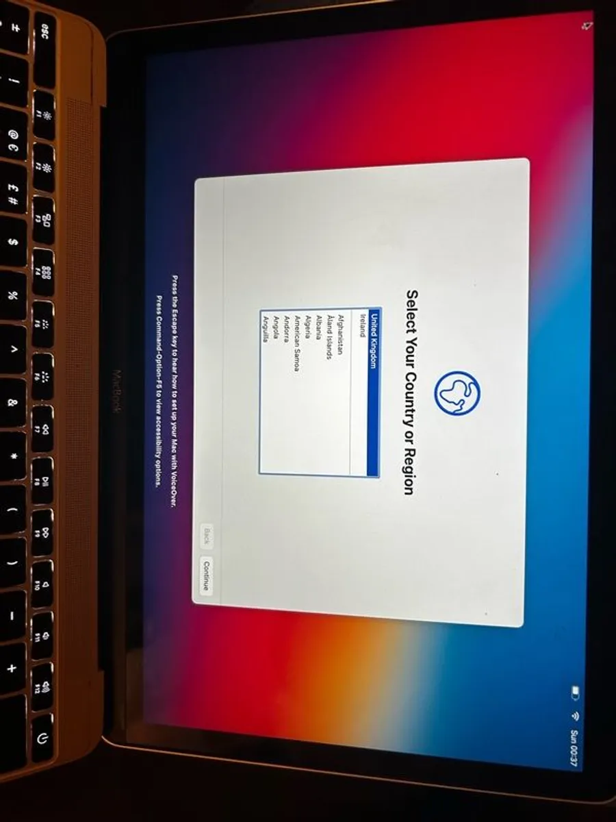 2015 Apple MacBook - Image 2