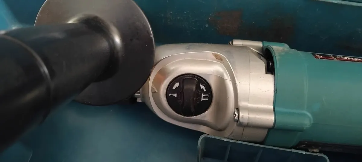 Makita HP2070 2 Speed Percussion Drill 240v - Image 4