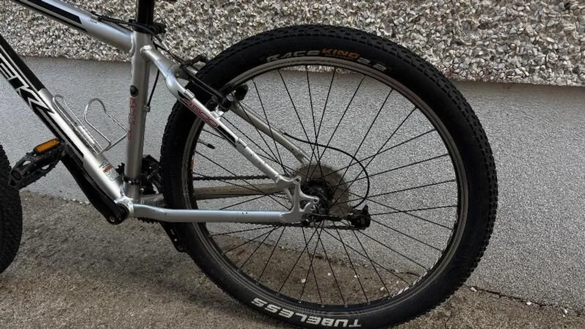 TREK SHIMANO Deore Mountain Bike - Image 2