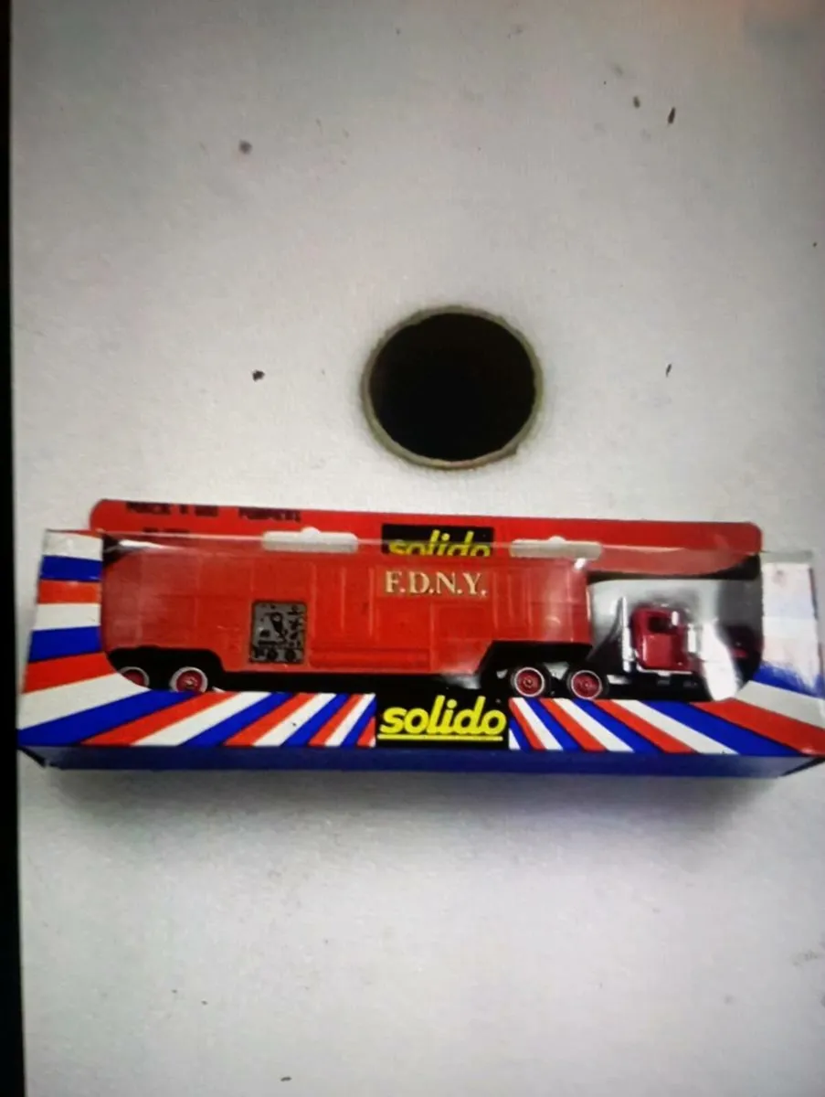 SOLIDO  MACK  R600 FIRE TRUCK DIE-CAST TRUCK. - Image 2