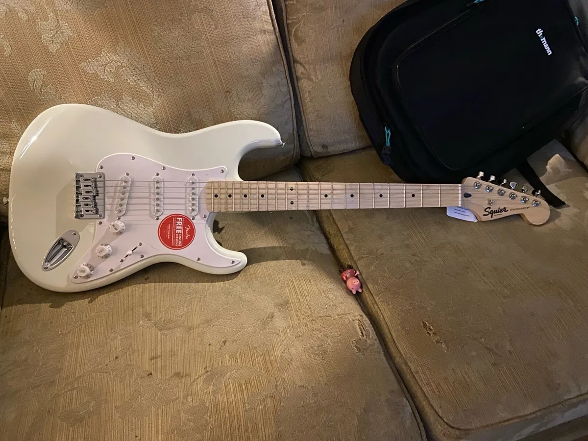 Squire Stratocaster Sonic Htail - Image 1