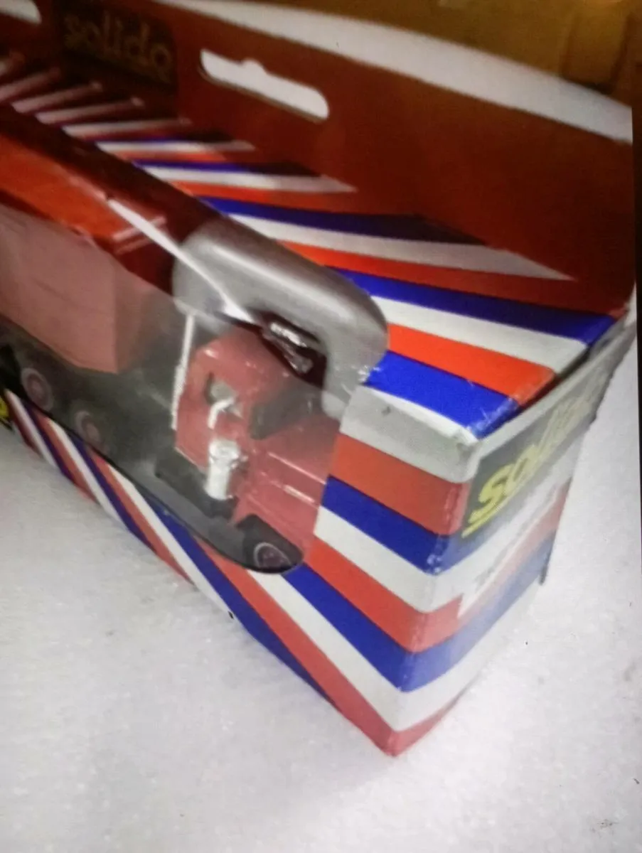 SOLIDO  MACK  R600 FIRE TRUCK DIE-CAST TRUCK. - Image 4