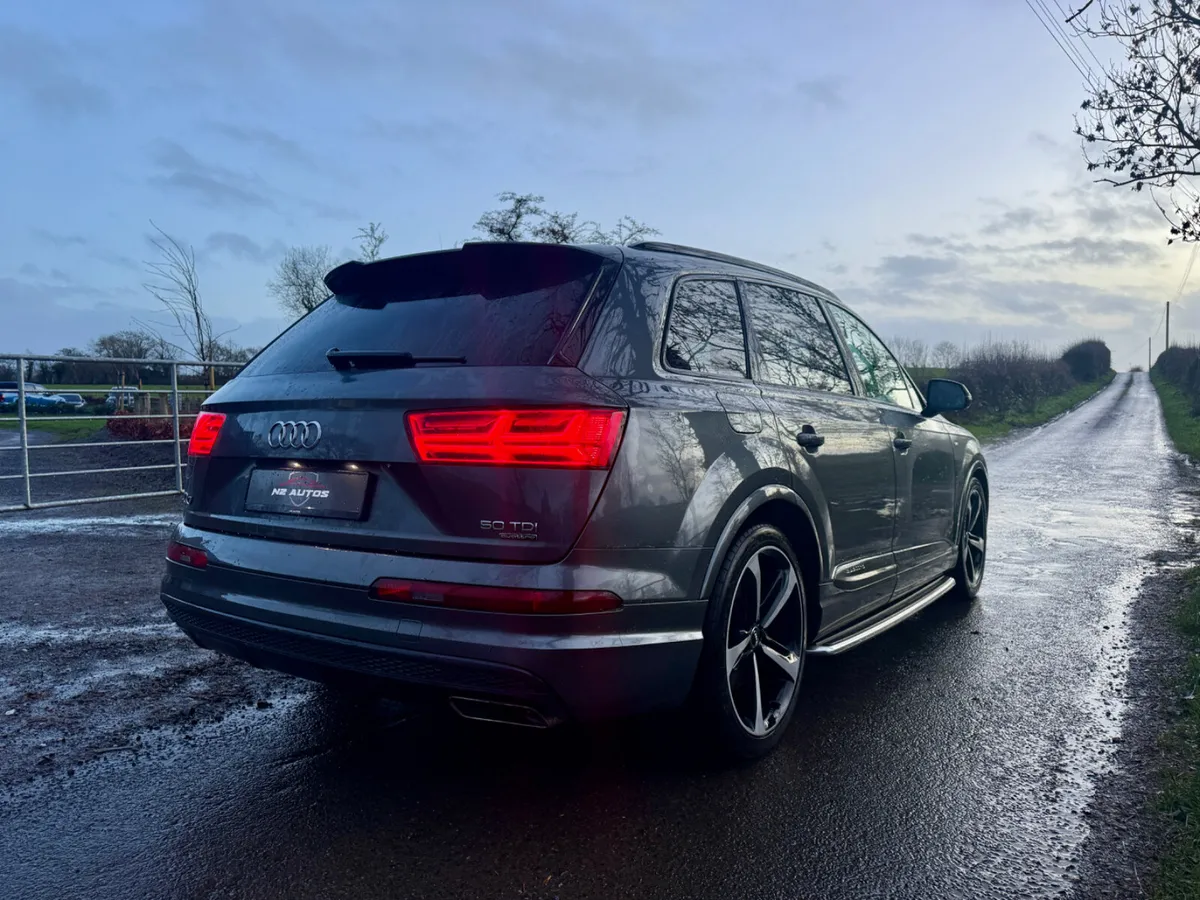 2018/182 Audi Q7 50 TDI Quattro Black Edition - Image 3
