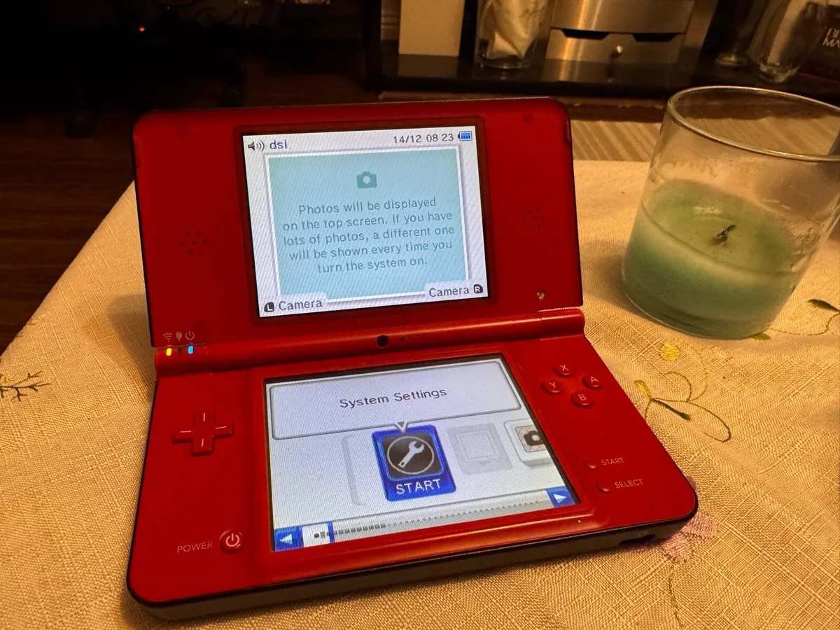 Nintendo DSI XL - Image 1