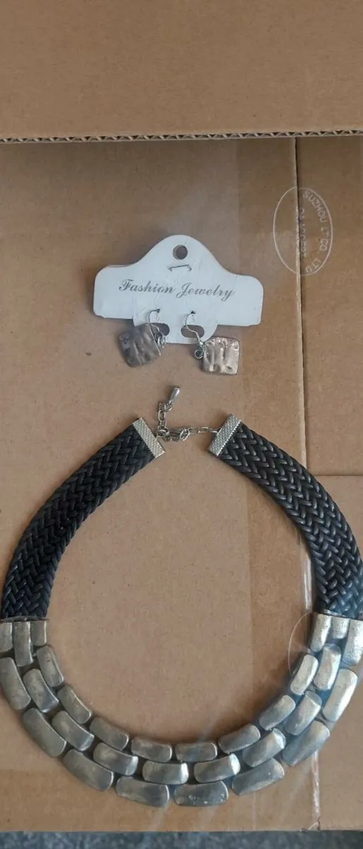 New set earrings and necklace - Image 1