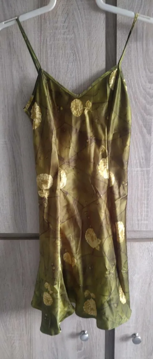 Satin look nightwear fits xs s never worn - Image 1