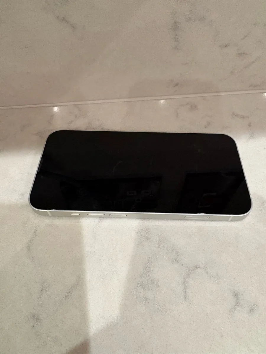 iPhone 13 - Image 1