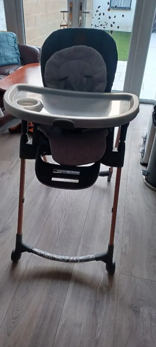 Baby highchair - Image 1
