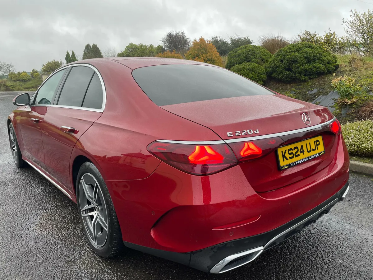 Mercedes-Benz E-Class DIESEL SALOON - Image 3