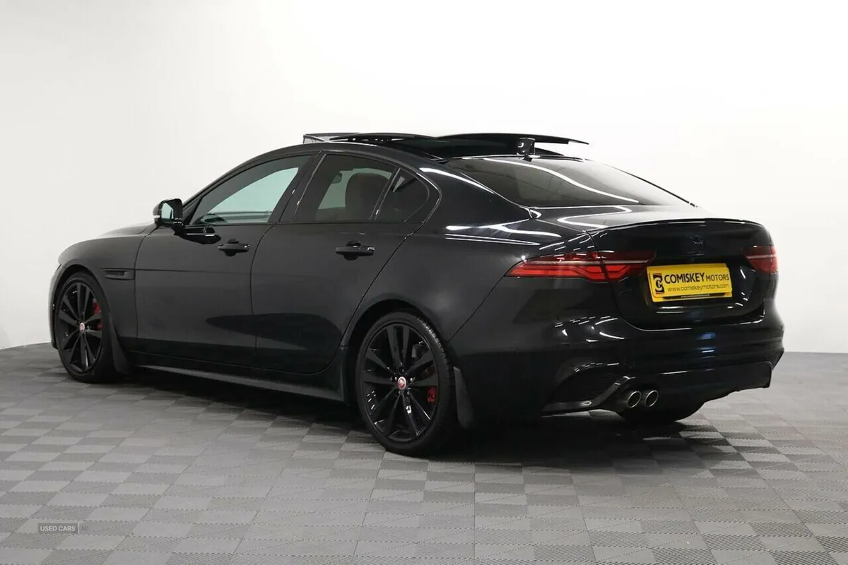 Jaguar XE D200 MHEV R-Dynamic Black - Image 4
