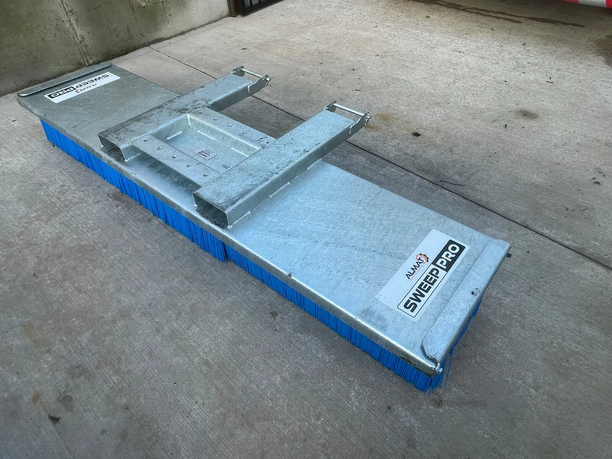 New Almat sweep pro  8ft yard brush - Image 2