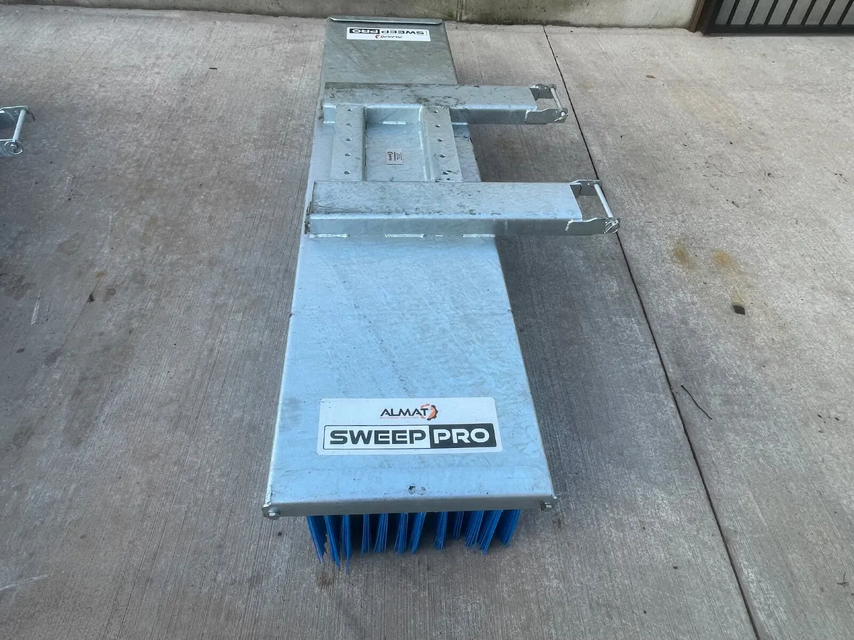 New Almat sweep pro  8ft yard brush - Image 1