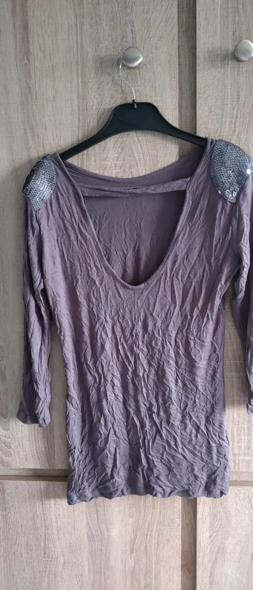 Grey Top with Sequins Fits 6/8/10 - Image 1
