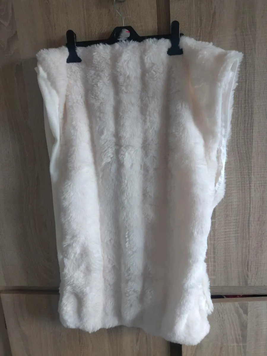 Soft fluffy pillow case 150 cm 48 cm new - Image 1