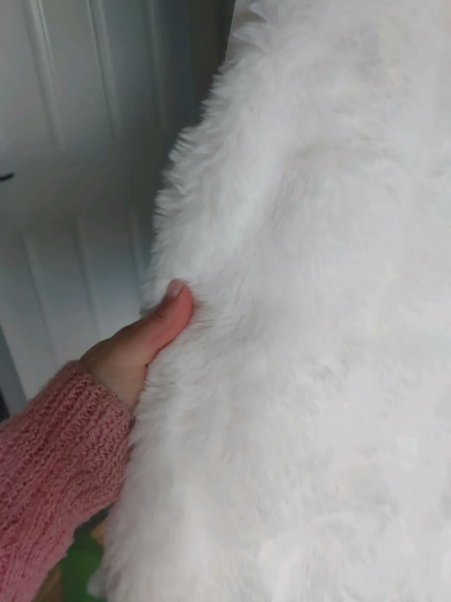 Soft fluffy pillow case 150 cm 48 cm new - Image 4