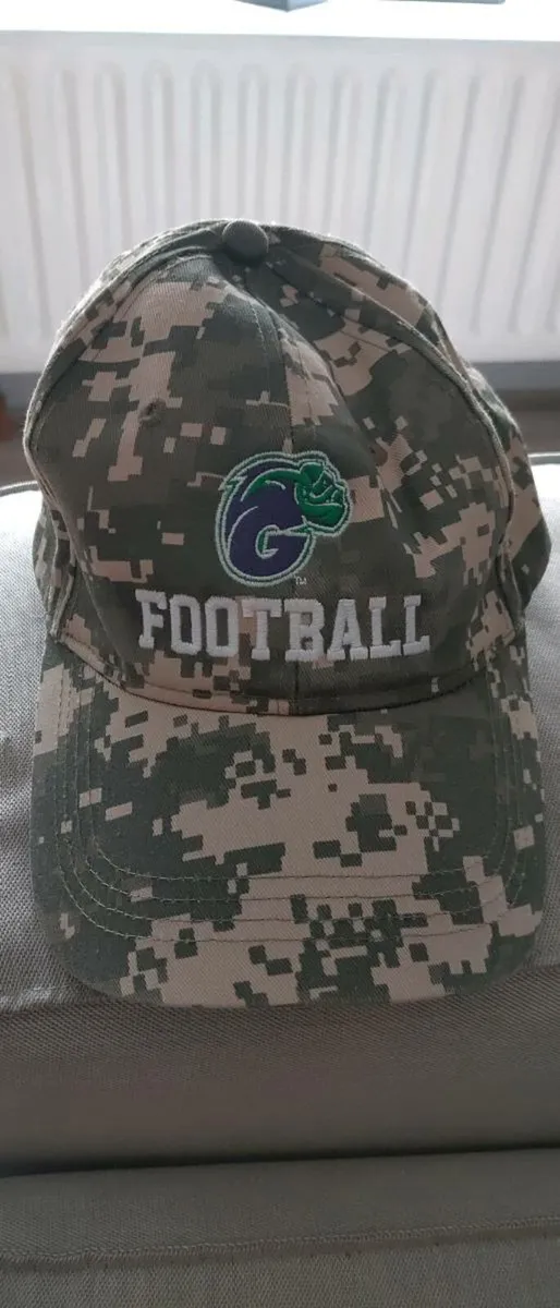 Military style cap barely worn - Image 1