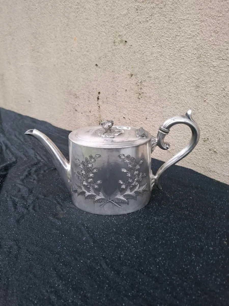 Silver platted tea pot - Image 1