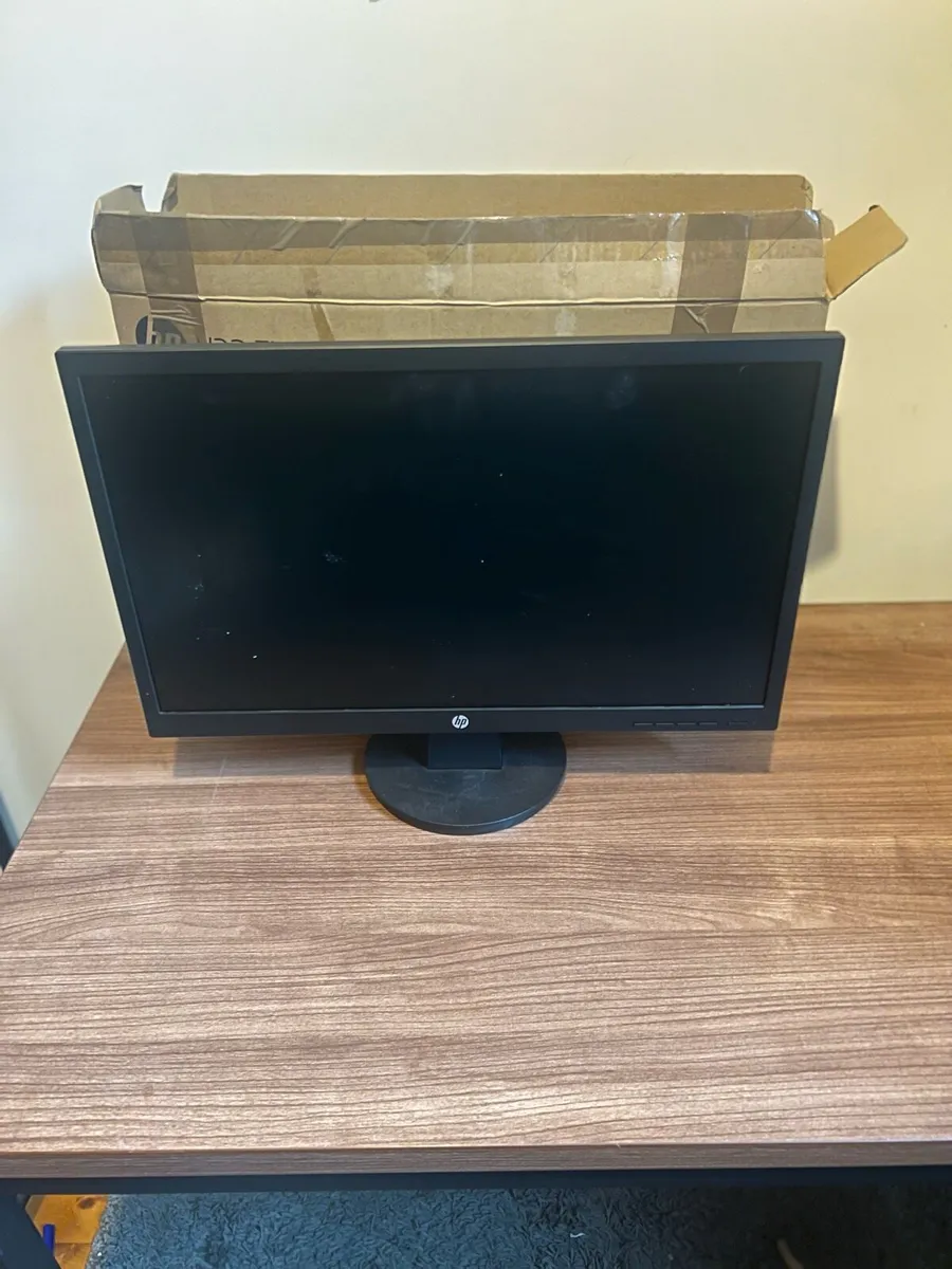 HP V22 FHD 21.5” Monitor - Image 1