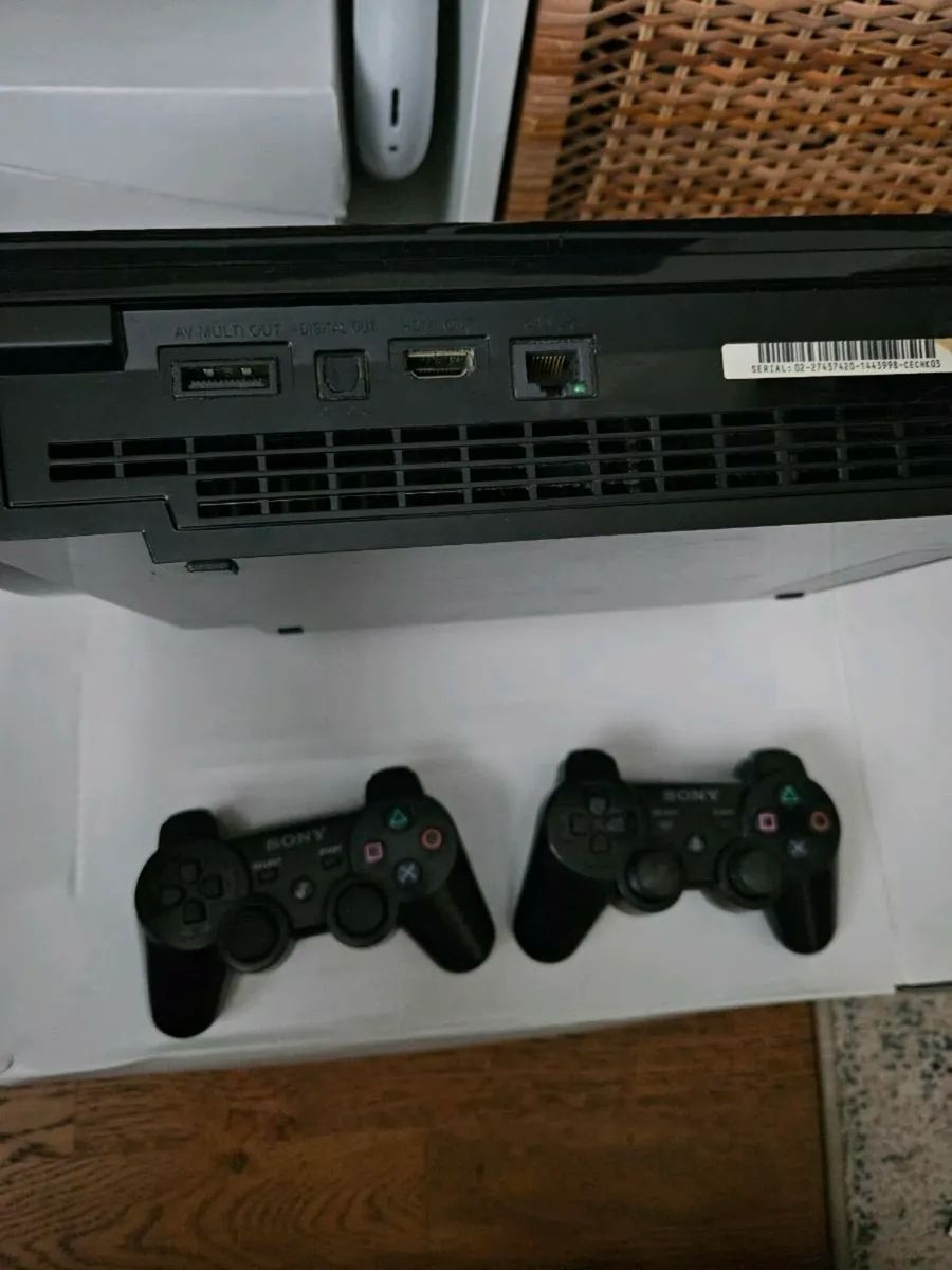 Playsation 3 + 2 controllers - Image 3