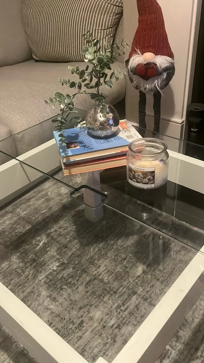 Stunning coffe table white/heavy glass - Image 3