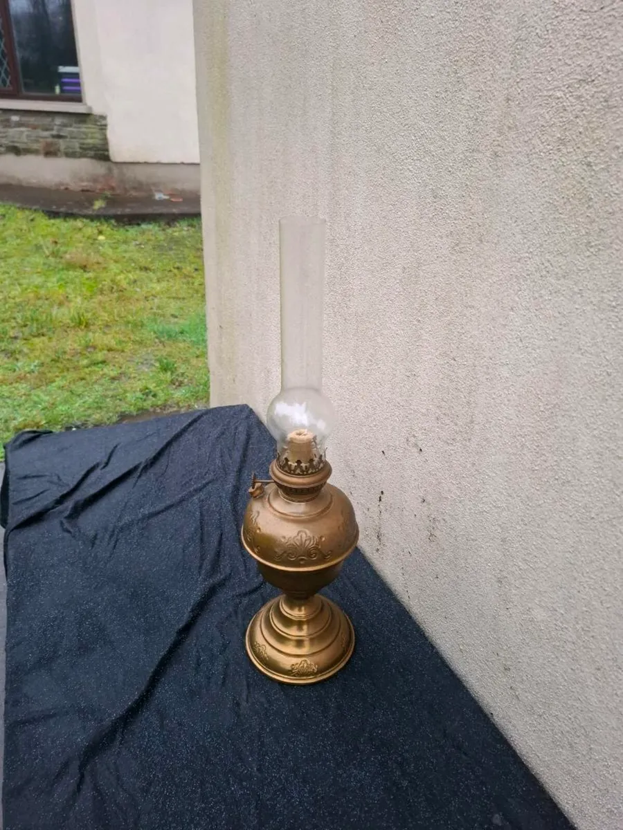 Working brass antique lamp postage possible - Image 1