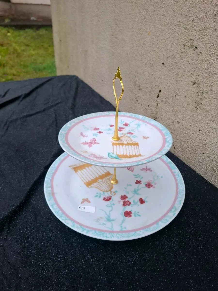 China 2 tiers cake stand postage possible