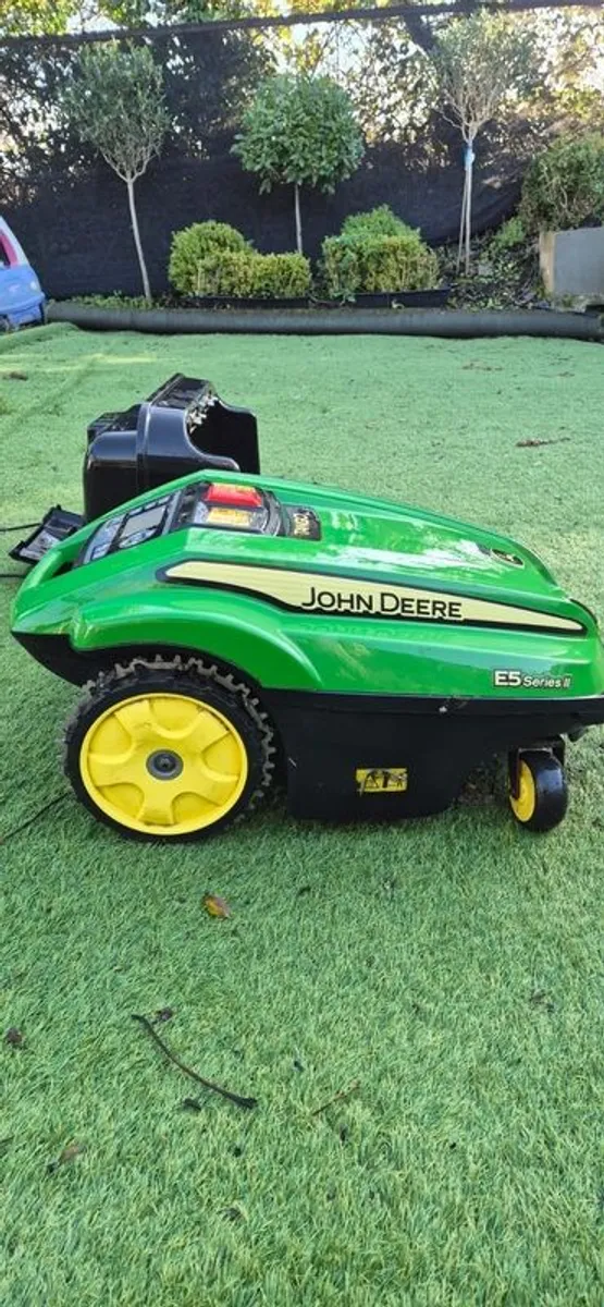 John Deere robot - Image 1