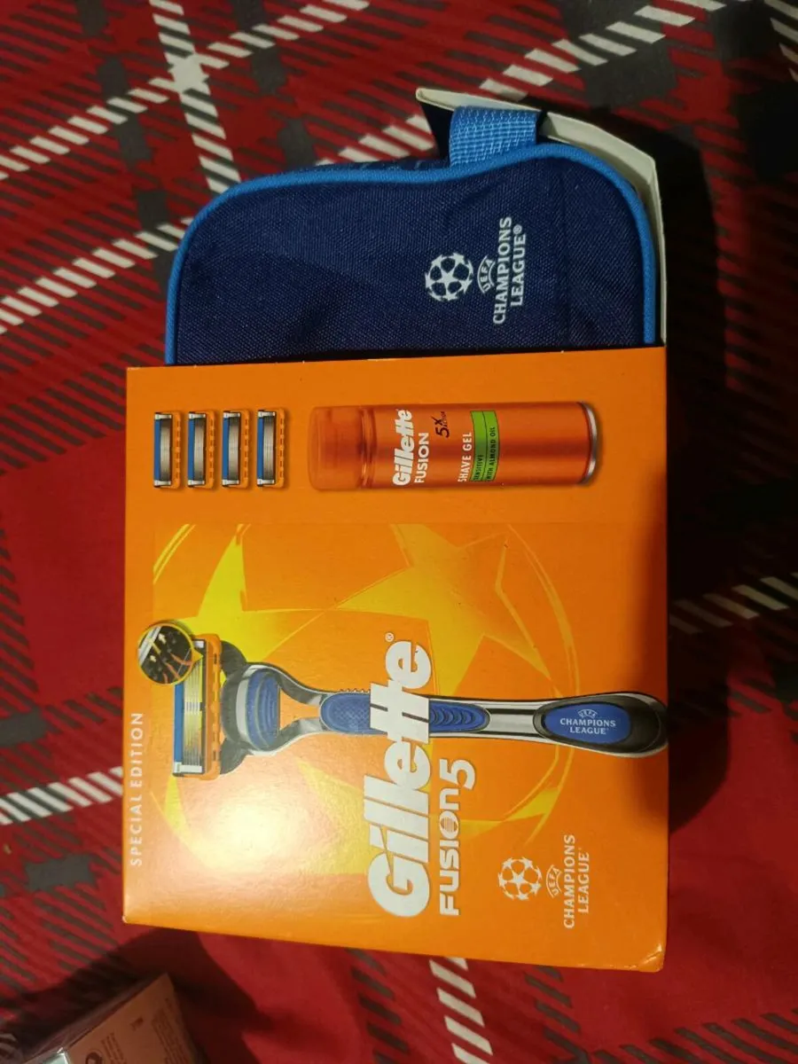 Gillette fusion 5 razor gift set - Image 1