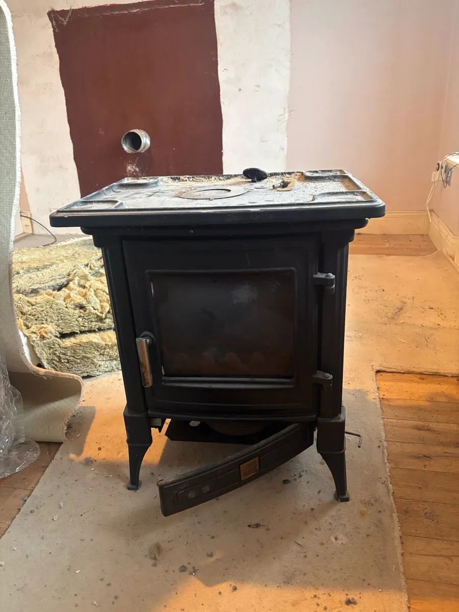Nestor Martin Freestanding oil stove - Image 1