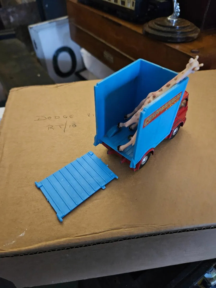 Corgi 1970's Chipperfields Circus Giraffe Truck - Image 2