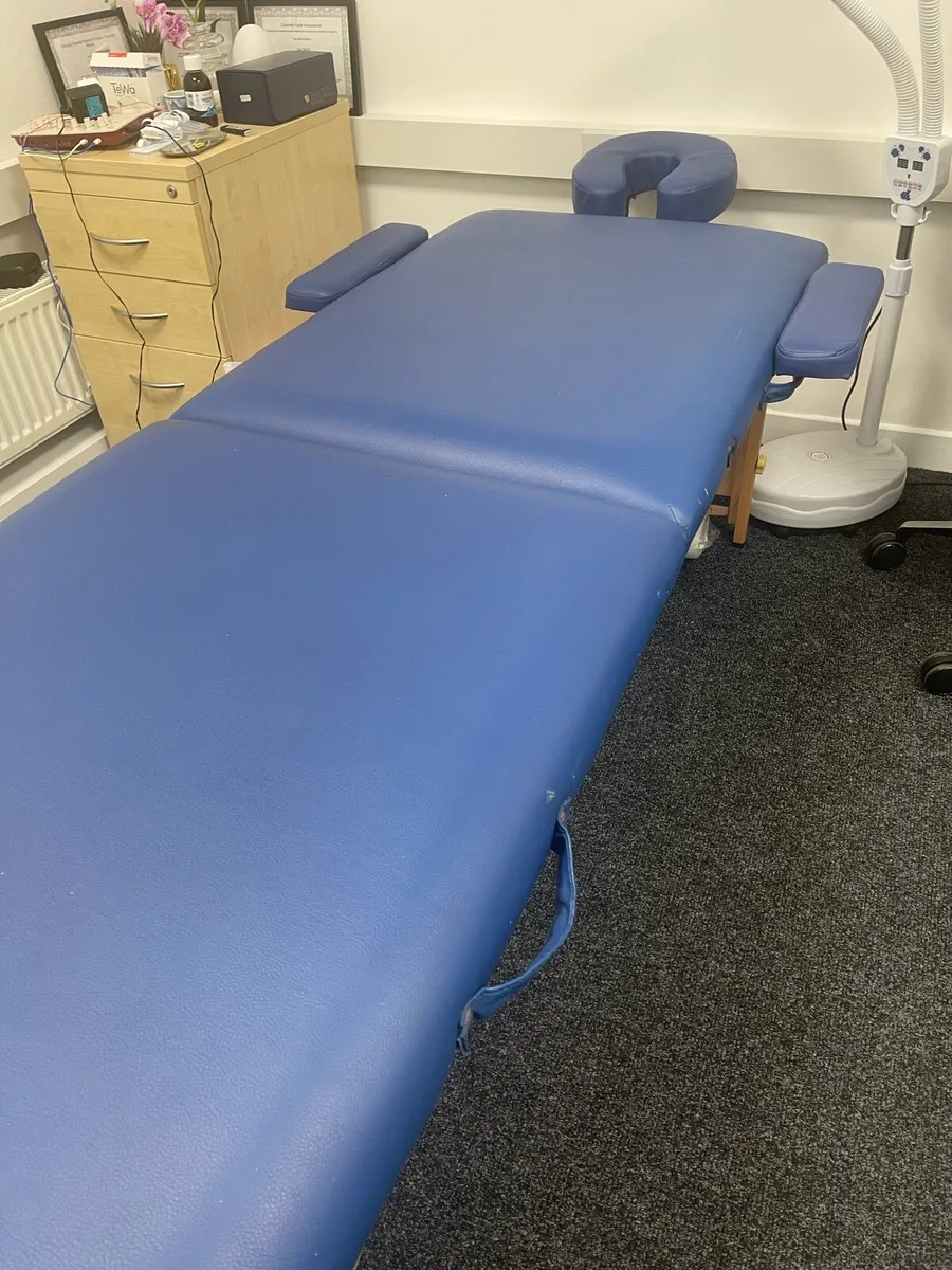 Massage table - Image 1
