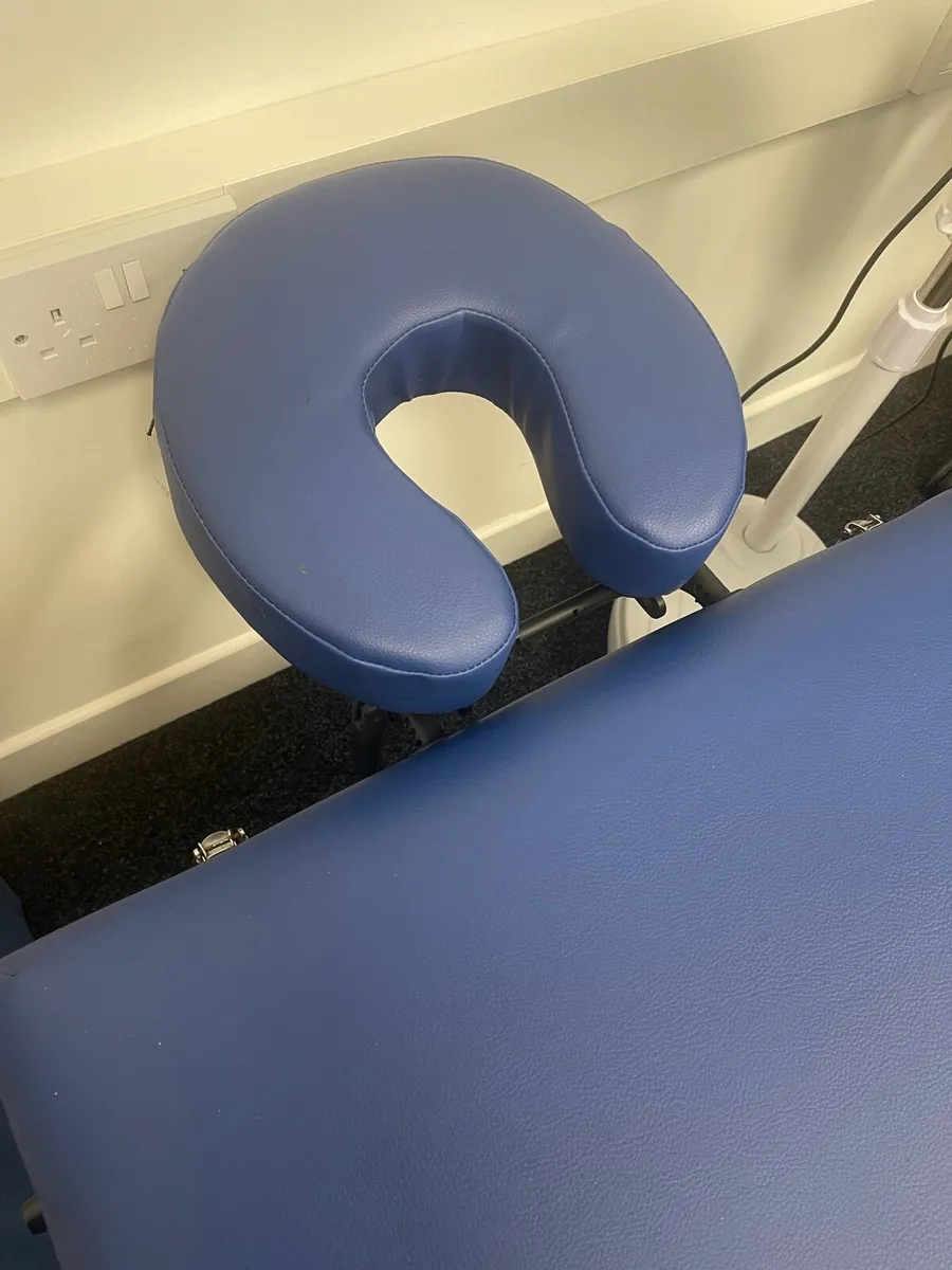 Massage table - Image 2