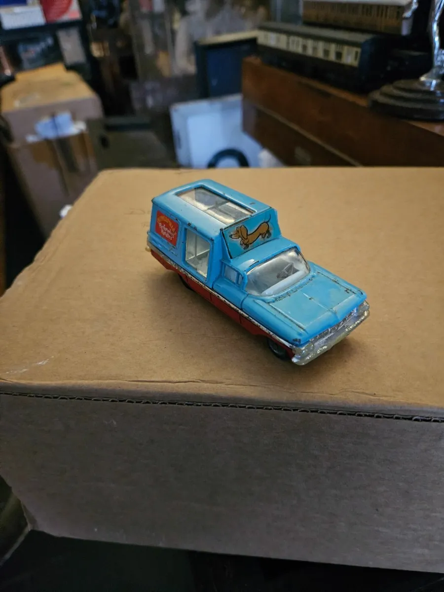 Corgi 1970's Chipperfields Circus Car - Image 1