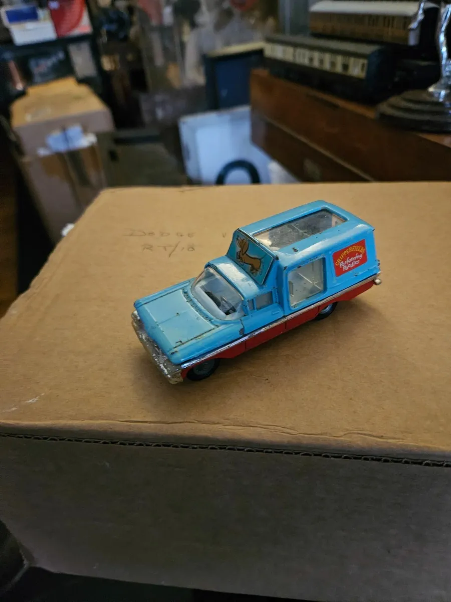 Corgi 1970's Chipperfields Circus Car - Image 2