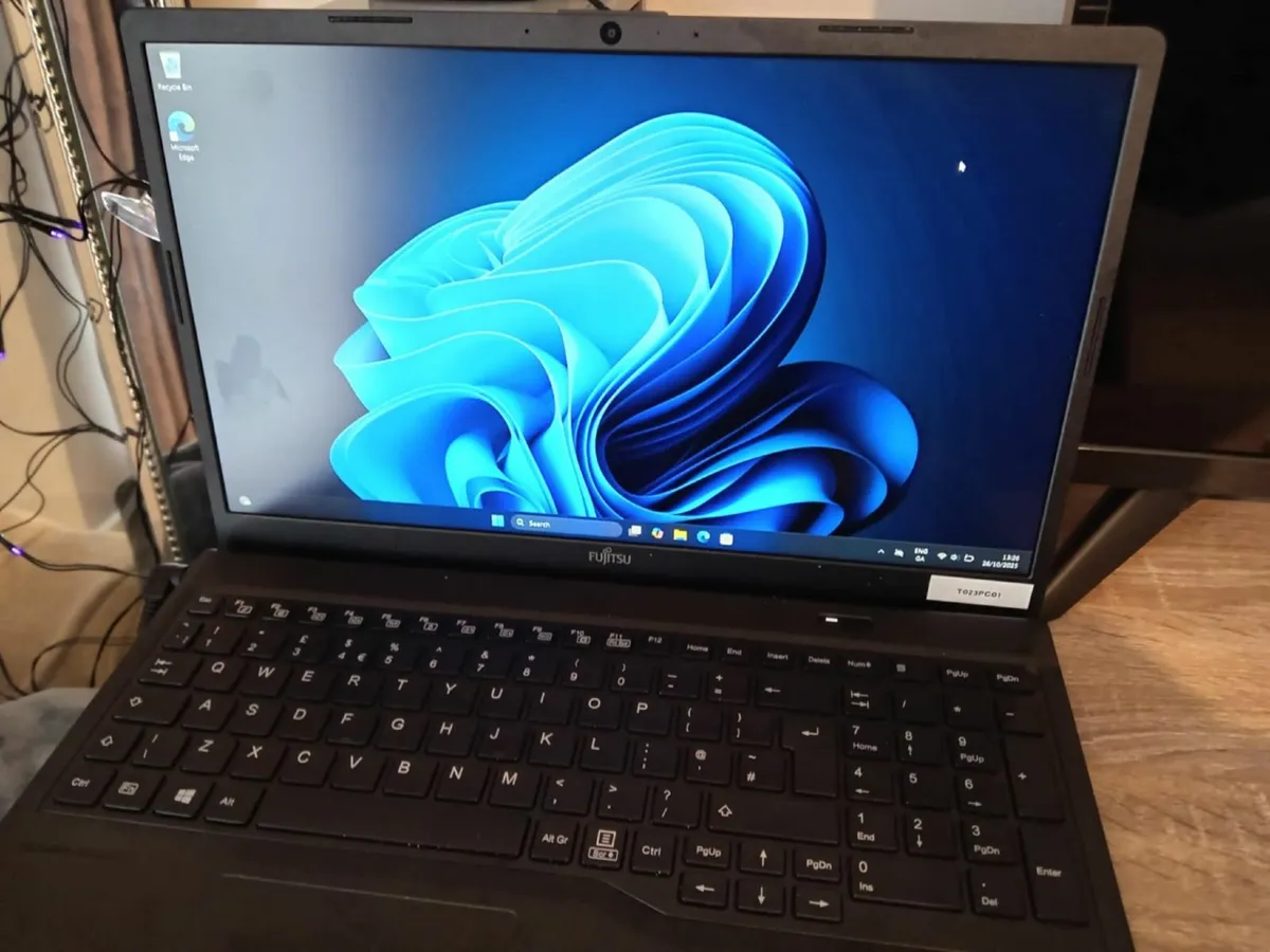 Fujitsu Lifebook A3510 - 15,6 FHD - i5 16gb ram - Image 1