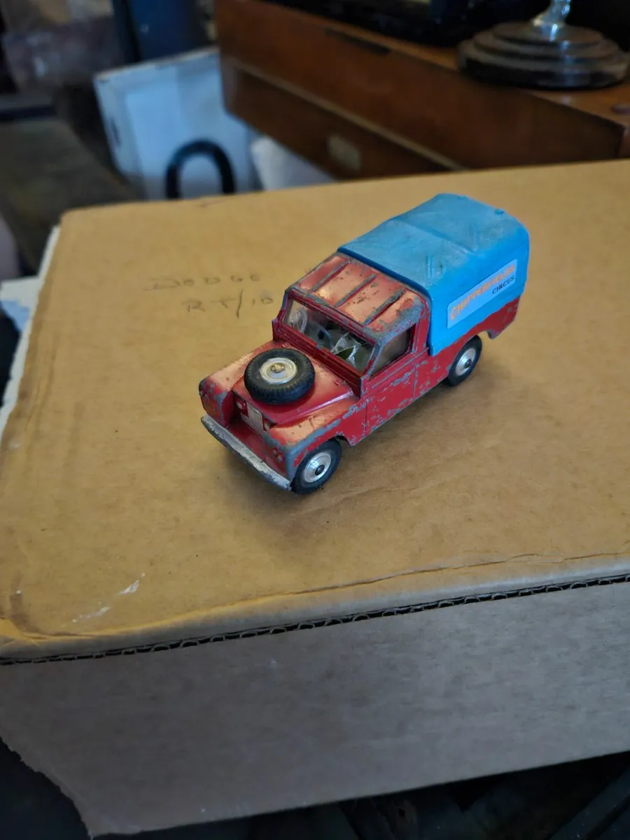 Corgi 1970's Chipperfields Circus Landrover - Image 2
