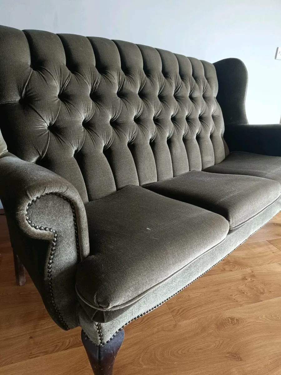 Queen Anne sofa - Image 1