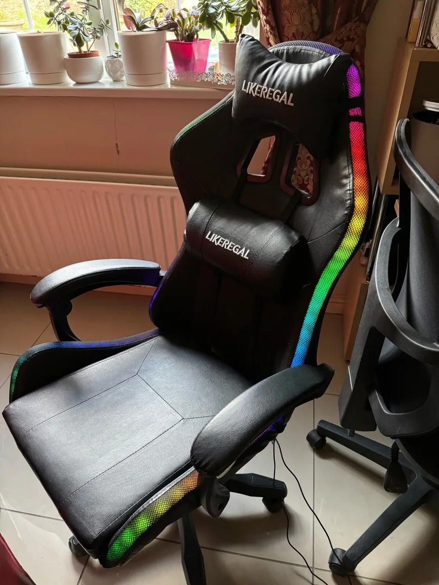 Gaming chair, black leather with lights, speakers - Image 1