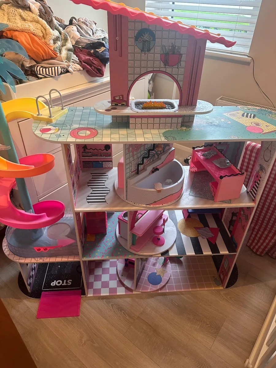 Omg doll house - Image 3