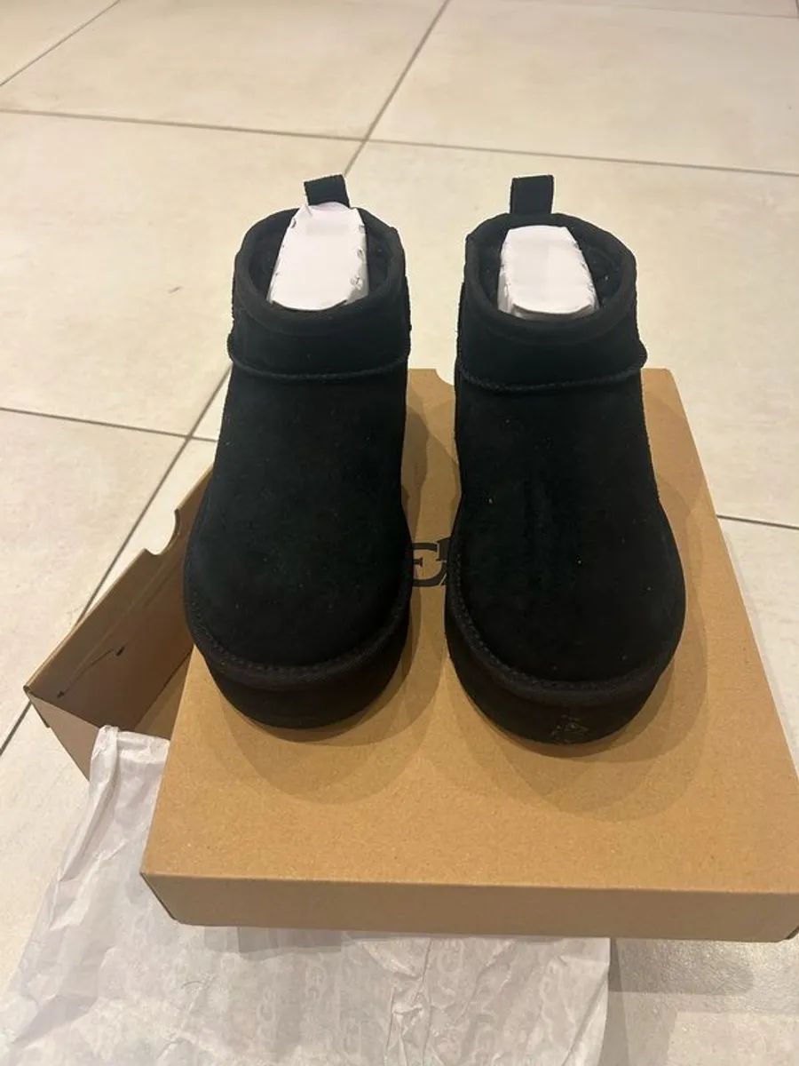 kids Ugg ultra mini platform size uk1 - Image 1