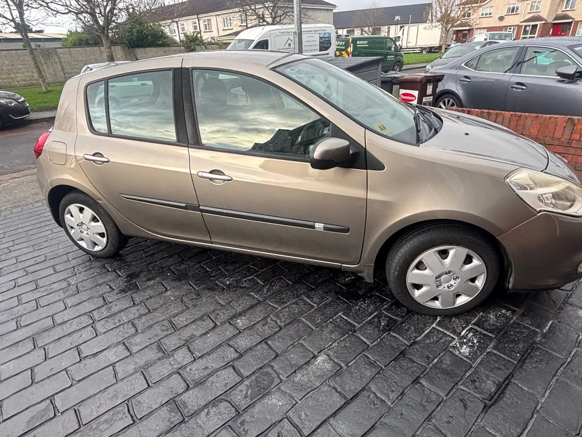 Renault Clio 2010 - Image 2