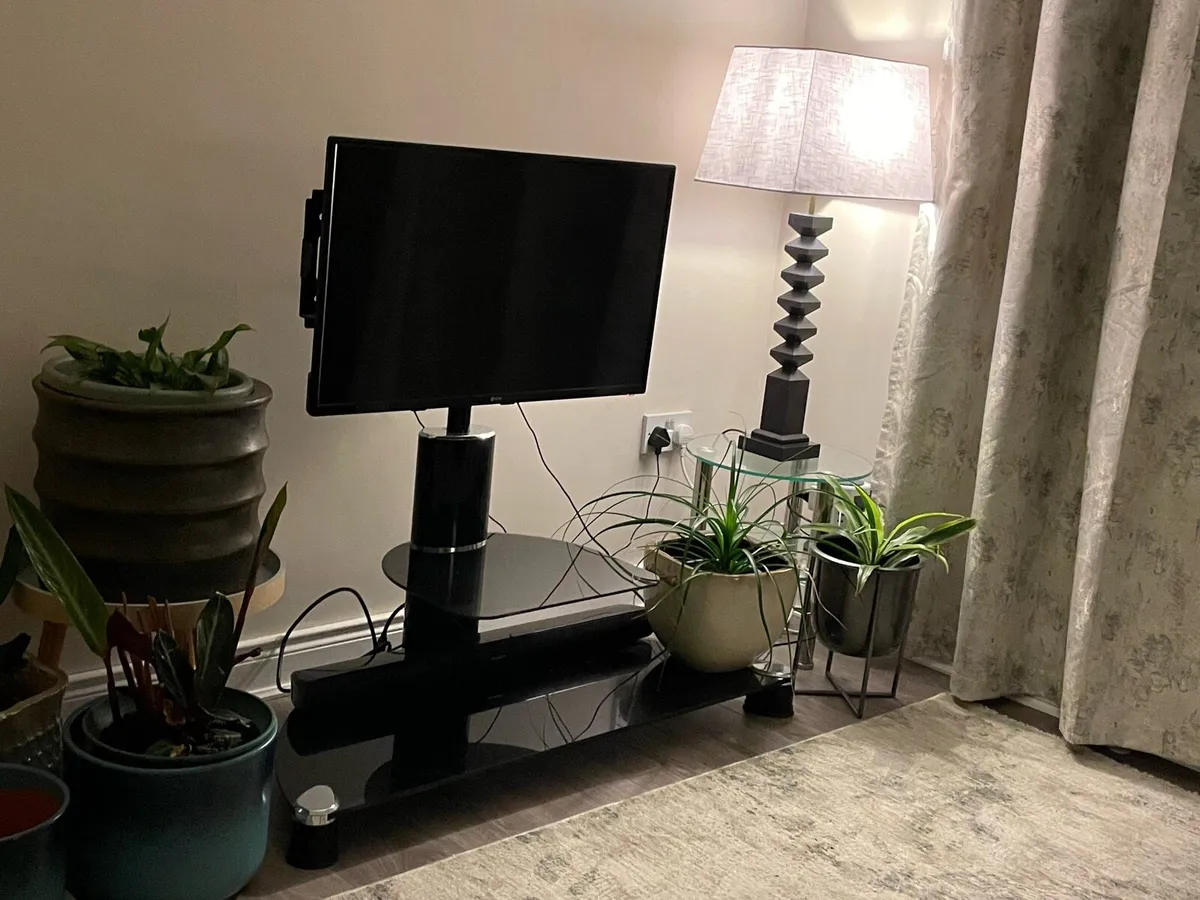 TV stand - Image 2