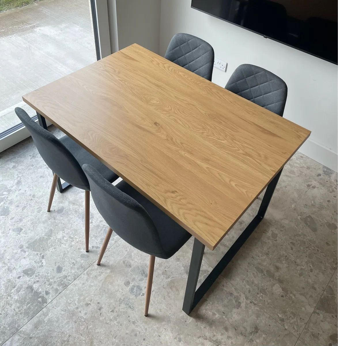 Table and 4 chairs - Image 2